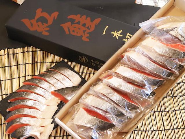 紅鮭（姿切り）1本（2.2kg前後）