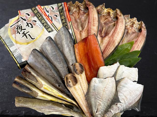 自慢の干物山盛りセット